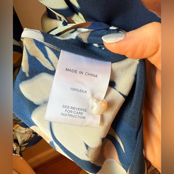 Tyler Boe 100% Silk Blouse - Picture 3 of 4